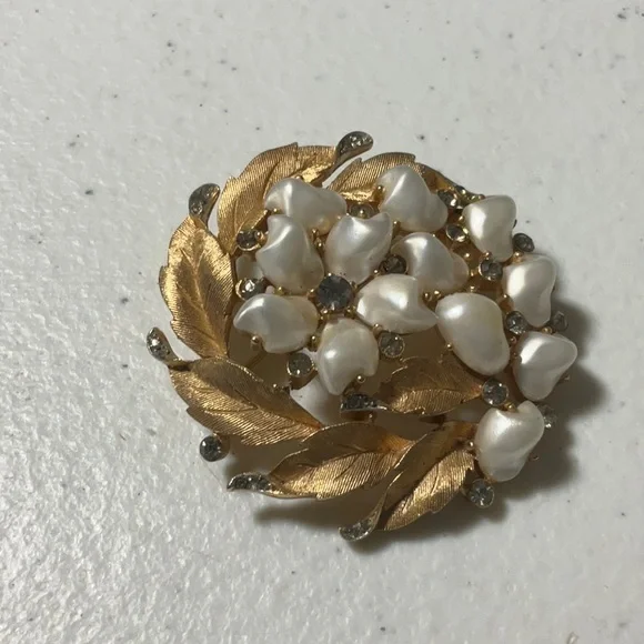 Vintage Trifari 1950’s Crown SorrentoPearls Baby Tooth Brooch
